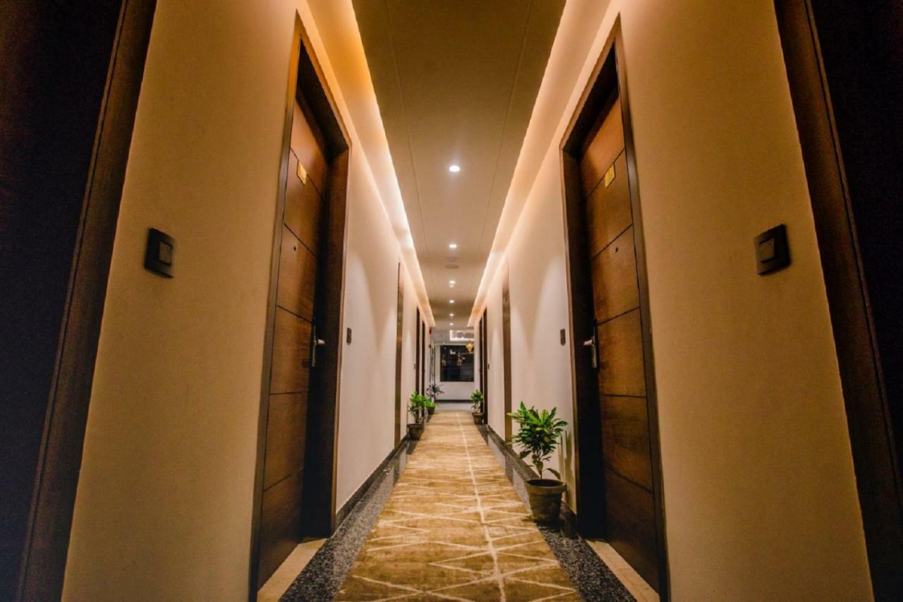 Hotel Ten Square, India Agra  Bagian luar foto