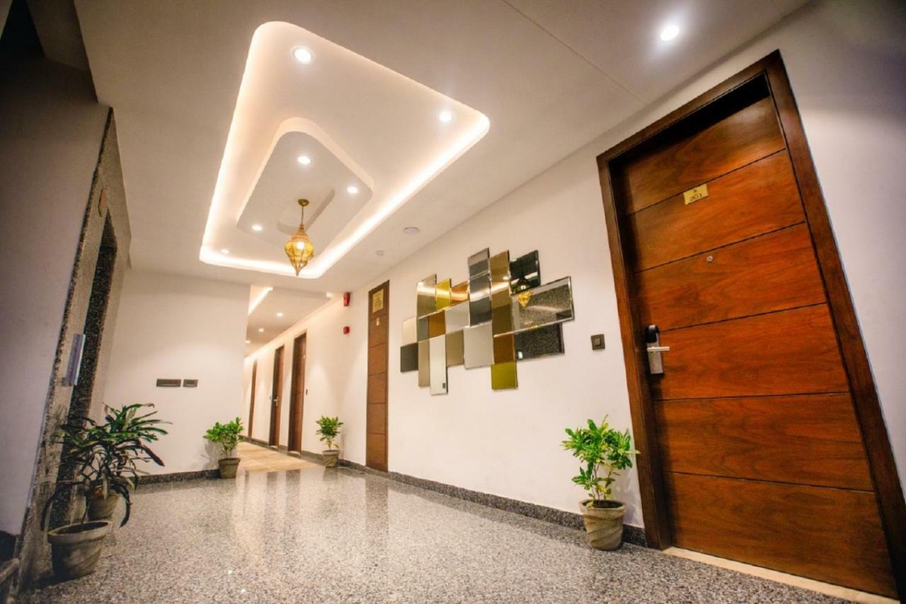 Hotel Ten Square, India Agra  Bagian luar foto