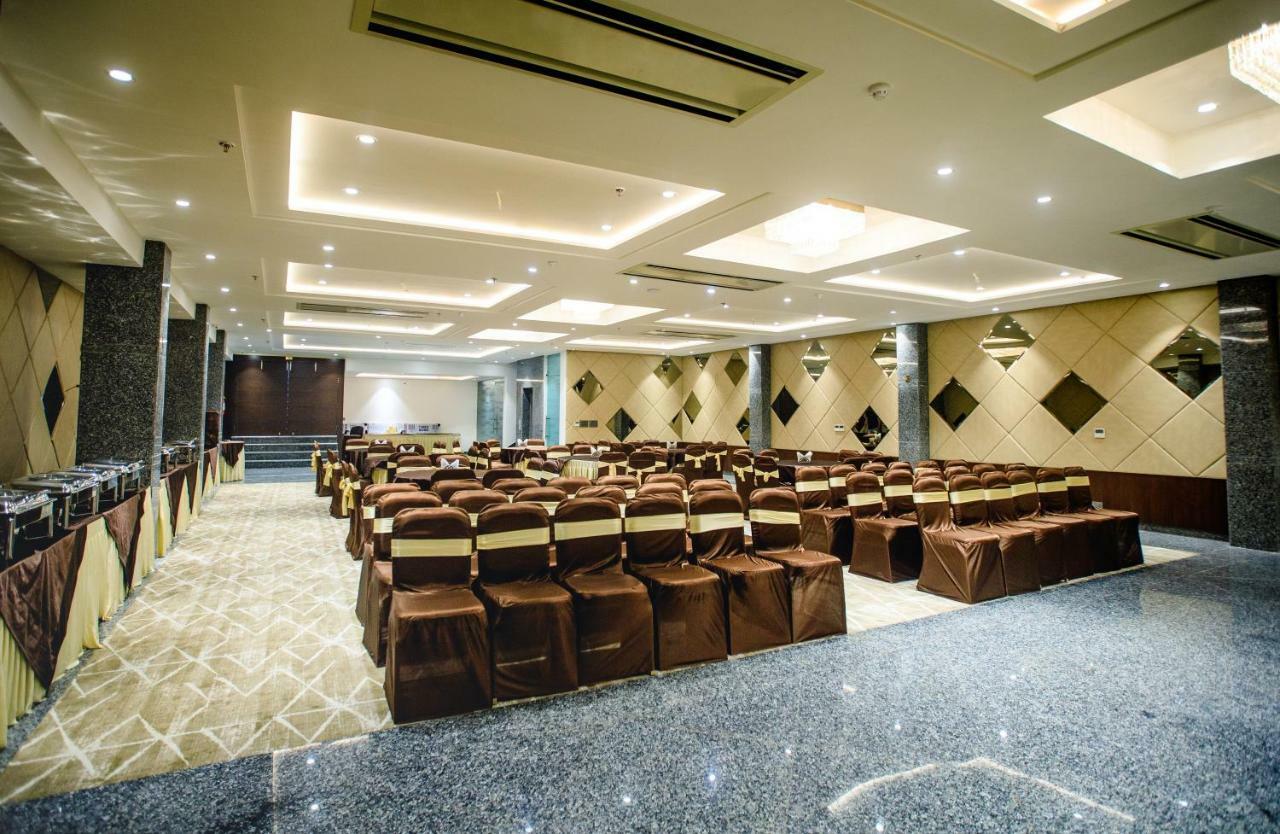 Hotel Ten Square, India Agra  Bagian luar foto