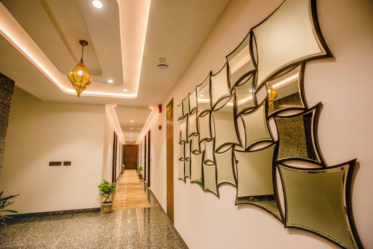 Hotel Ten Square, India Agra  Bagian luar foto