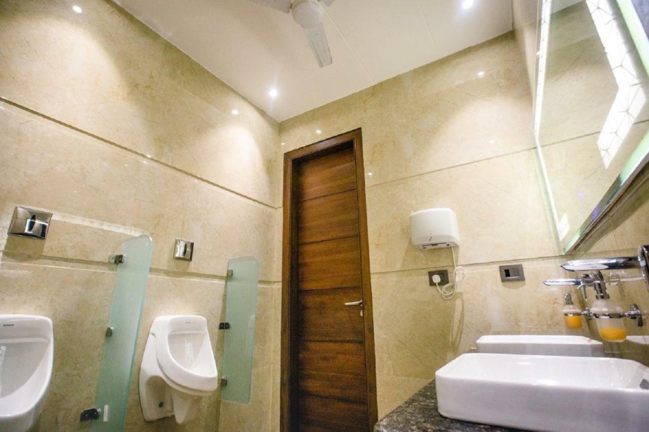 Hotel Ten Square, India Agra  Bagian luar foto