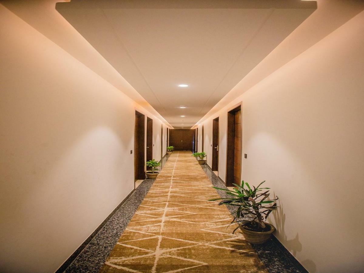 Hotel Ten Square, India Agra  Bagian luar foto