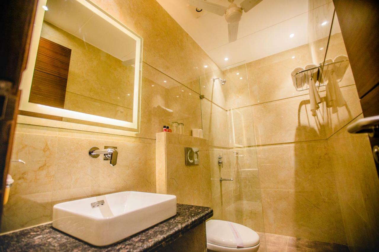 Hotel Ten Square, India Agra  Bagian luar foto
