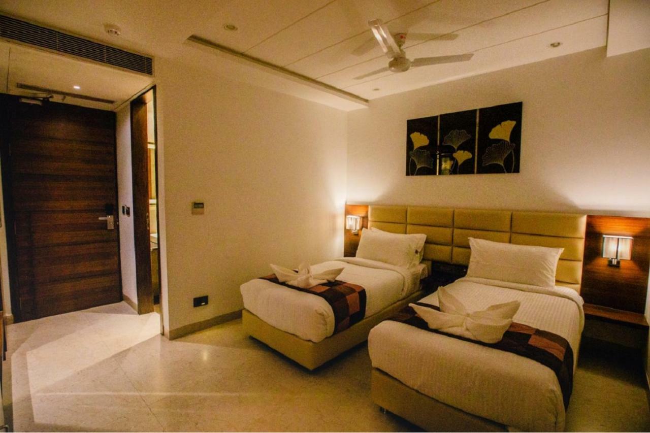 Hotel Ten Square, India Agra  Bagian luar foto